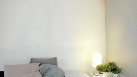 isameow online show from February 5, 2025, 12:31 am