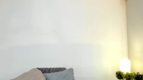 isameow online show from February 7, 2025, 2:40 am