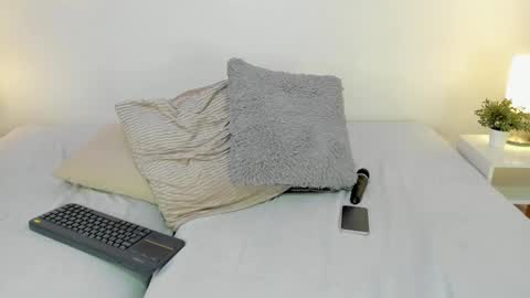 isameow online show from February 22, 2025, 1:33 am