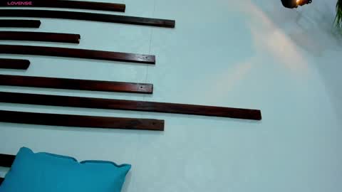 Isa online show from February 4, 2025, 4:29 pm