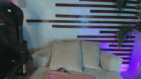 Snapshot of isamoon_ chatting on April 27, 2026, 1:20 pm Isa online show from April 27, 2026, 1:20 pm