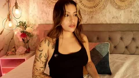 Snapshot of isamoon_ chatting on May 22, 2026, 12:33 pm Isa online show from May 22, 2026, 12:33 pm