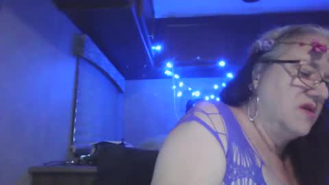 Iseestarz420 online show from December 10, 2024, 8:49 pm