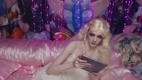 Sele online show from December 4, 2025, 10:07 pm