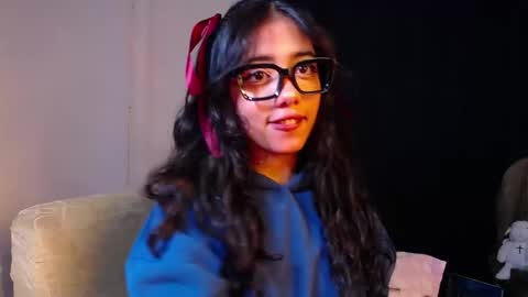 isis_valen online show from October 24, 2025, 11:50 am