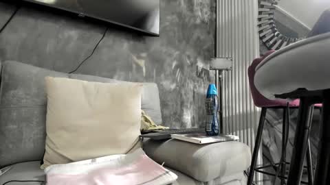 Isis online show from September 23, 2025, 1:30 am