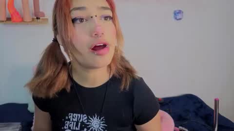 Isisjones18 online show from October 30, 2025, 9:22 am