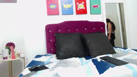 isla_rosess online show from October 4, 2025, 2:04 pm