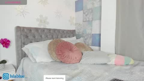 Isla Blue online show from April 19, 2026, 11:07 pm