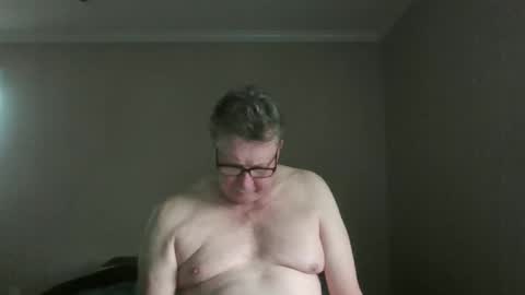 island625103 online show from October 25, 2025, 8:47 pm