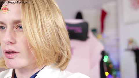 Lou  Peaches online show from December 20, 2025, 3:08 pm