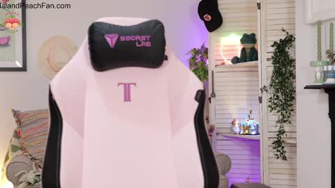 Lou  Peaches online show from January 18, 2026, 2:43 pm