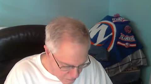 Snapshot of islesman22 chatting on May 19, 2026, 10:38 pm islesman22 online show from May 19, 2026, 10:38 pm