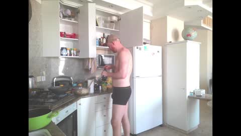 Tall Jewish Ginger DOM online show from December 9, 2024, 12:19 pm
