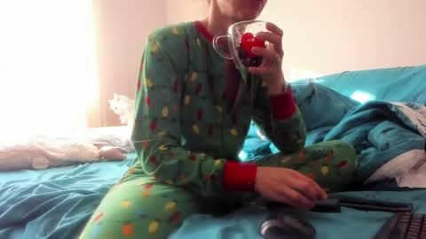 Snapshot of issabelle_69 chatting on May 17, 2026, 4:32 am Issabelle online show from May 17, 2026, 4:32 am