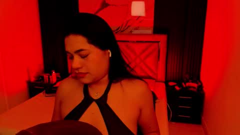 Snapshot of issafoxx chatting on October 21, 2025, 12:06 pm Issafoxx online show from October 21, 2025, 12:06 pm