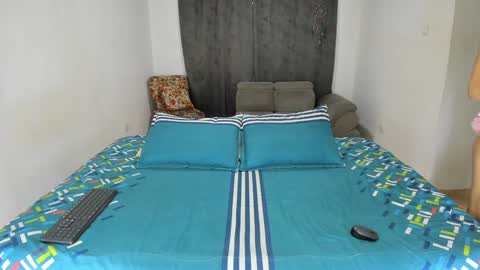 Snapshot of issalovexxx chatting on December 11, 2024, 5:32 am Isabella online show from December 11, 2024, 5:32 am