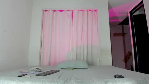 Isabella  online show from June 8, 2026, 7:42 am