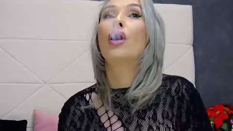 IssaSmyth online show from March 10, 2026, 1:16 pm