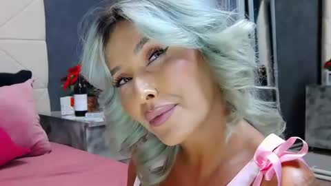 IssaSmyth online show from August 3, 2026, 9:04 am