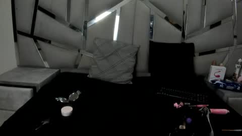 Issys online show from August 7, 2026, 1:02 pm