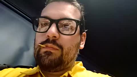 italianbigboy932 online show from April 25, 2026, 7:33 am