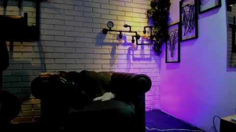 Italo Moore online show from September 10, 2025, 11:21 am