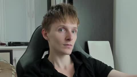 Snapshot of ithan_red chatting on November 6, 2025, 8:43 pm Ethan online show from November 6, 2025, 8:43 pm