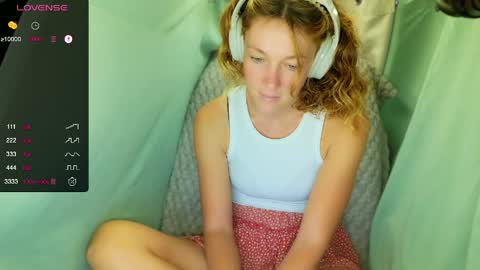 Snapshot of its_lily chatting on April 20, 2026, 11:06 pm Lily online show from April 20, 2026, 11:06 pm