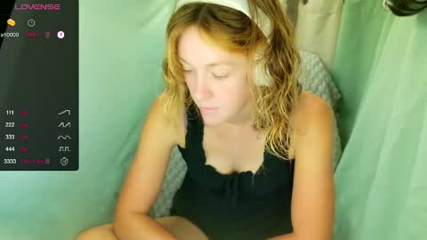 Snapshot of its_lily chatting on April 21, 2026, 11:18 pm Lily online show from April 21, 2026, 11:18 pm
