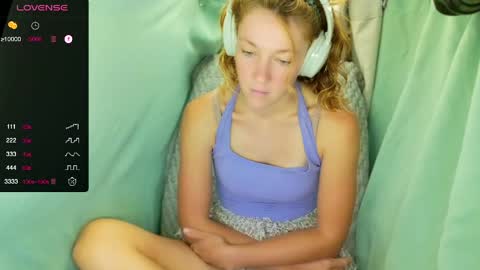 Snapshot of its_lily chatting on April 30, 2026, 8:57 pm Lily online show from April 30, 2026, 8:57 pm