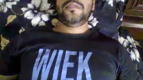 Snapshot of its_me_2323 chatting on May 21, 2026, 5:03 am its_me_2323 online show from May 21, 2026, 5:03 am