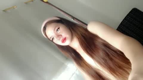 Snapshot of its_me_ezzie chatting on January 26, 2025, 2:03 am EZZIE online show from January 26, 2025, 2:03 am