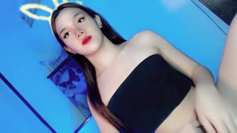 Snapshot of its_me_ezzie chatting on February 16, 2025, 7:49 pm EZZIE online show from February 16, 2025, 7:49 pm