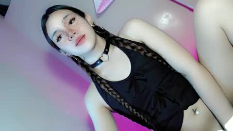 Snapshot of its_me_ezzie chatting on September 29, 2025, 1:44 am EZZIE online show from September 29, 2025, 1:44 am