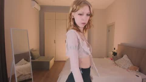 Snapshot of its_yummy chatting on July 24, 2026, 12:03 pm Yami online show from July 24, 2026, 12:03 pm