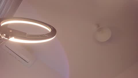 Isabella online show from December 3, 2025, 1:09 pm