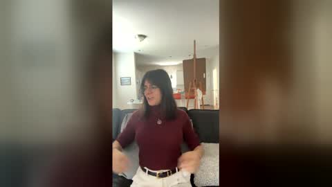 Snapshot of itschloelaurent chatting on May 4, 2026, 3:30 pm itschloelaurent online show from May 4, 2026, 3:30 pm