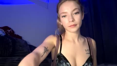 Snapshot of itsdanirose chatting on May 22, 2026, 2:19 am Danielle Rose online show from May 22, 2026, 2:19 am