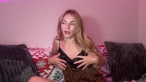 Danielle Rose online show from July 26, 2026, 2:09 am