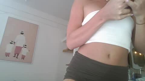Snapshot of itskatarina chatting on May 6, 2026, 8:19 am katarina online show from May 6, 2026, 8:19 am