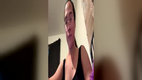 Snapshot of itsmelily05 chatting on July 8, 2026, 12:59 am itsmelily05 online show from July 8, 2026, 12:59 am