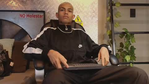 itszairen online show from February 17, 2026, 4:20 am