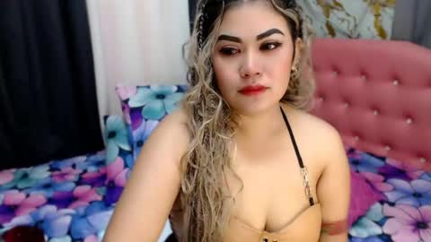 Snapshot of itzcammie chatting on July 20, 2026, 8:39 am Cammie online show from July 20, 2026, 8:39 am