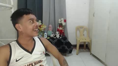 Snapshot of itzme_jhonfred chatting on May 11, 2026, 2:45 pm Jhonfred online show from May 11, 2026, 2:45 pm