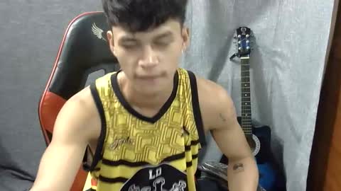 Snapshot of itzme_john chatting on May 4, 2026, 1:01 am itzme_john online show from May 4, 2026, 1:01 am