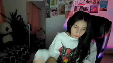ivanna_essis online show from December 19, 2025, 2:07 am