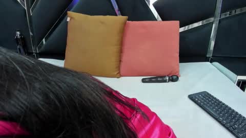 ivannaa18 online show from October 25, 2025, 3:47 am