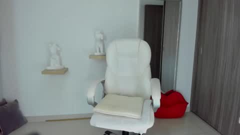 Snapshot of ivannasaenzcute chatting on February 21, 2025, 11:43 pm Ivanna online show from February 21, 2025, 11:43 pm