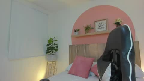 I V E T T E online show from April 14, 2026, 7:42 pm